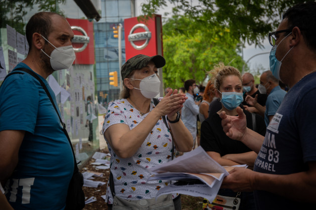 Trabajadores de Nissan cortan la Gran Vía de L’Hospital (Barcelona)