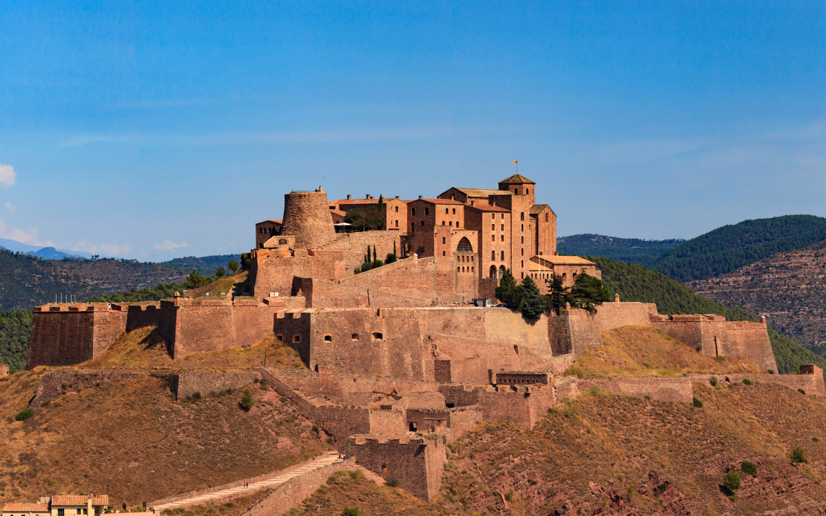 Castell Cardona shutterstock 792817225