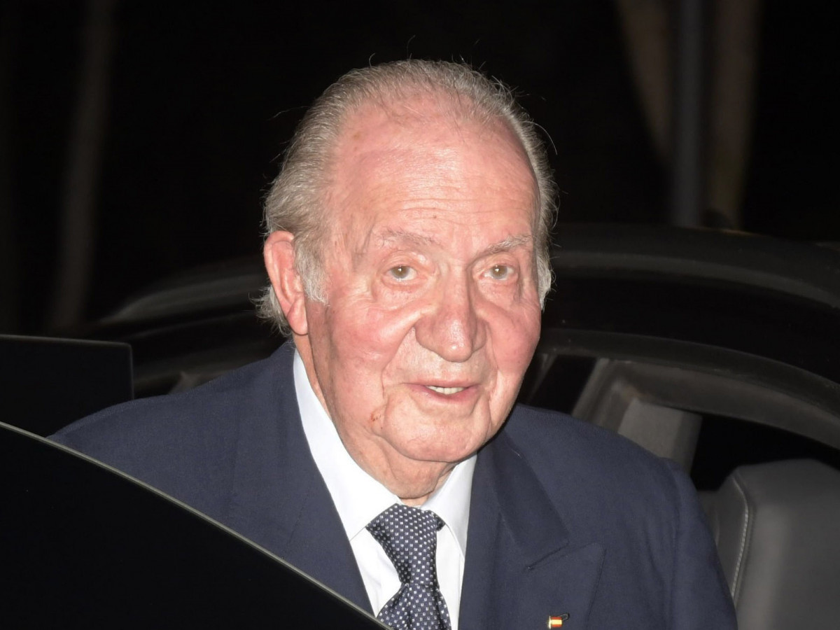 El Rey Juan Carlos, tras acudir al tanatorio de Plácido Arango