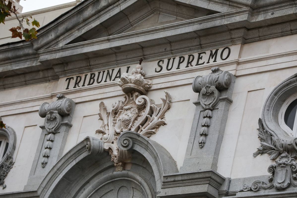 Escudo de España en la fachada del edificio del Tribunal Supremo, en Madrid a 29 de noviembre de 2019.