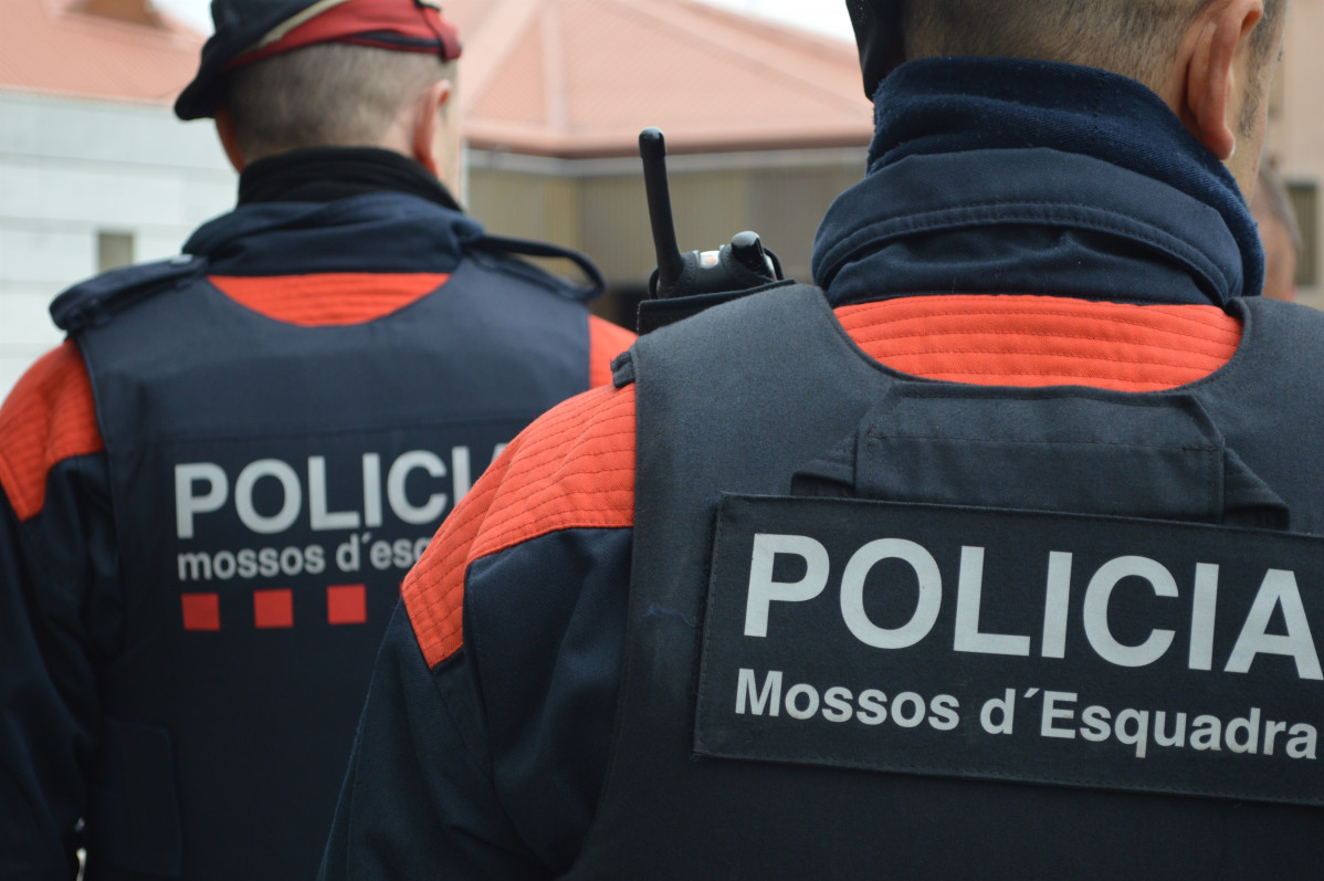 Dos agents dels Mossos d'Esquadra (Recurs)