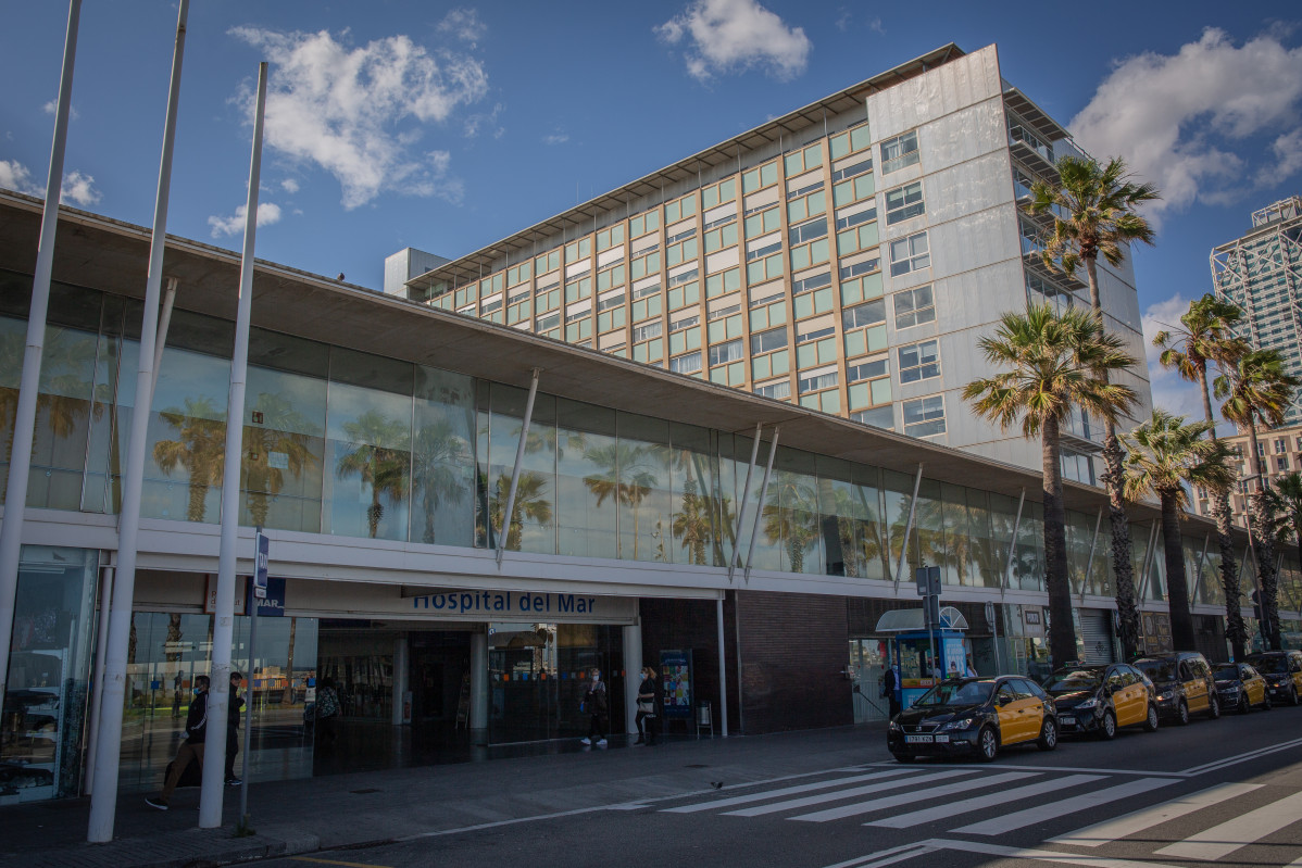 Fachada del Hospital del Mar mientras la ciudad continúa en la fase cero de la desescalada en la novena semana del estado de alarma decretado por el Gobierno por la pandemia del Covid-19, en Barcelona/Cataluña (España) a 12 de mayo de 2020.