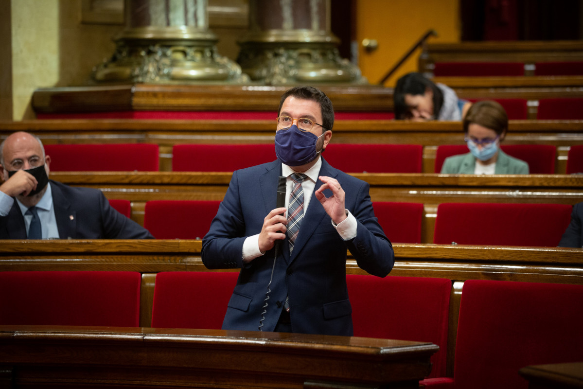 El vicepresident en funcions de president, Pere Aragonès, en el ple del Parlament