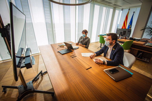 El vicepresidente de la Generalitat, Pere Aragonès, durante una reunión para abordar los detalles del decreto ley.