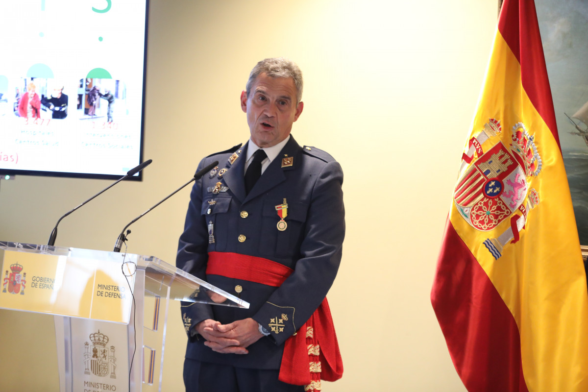 El jefe de Estado Mayor de la Defensa, Miguel Ángel Villarroya, durante el acto de imposición de  la medalla 'Balmis' a los altos mandos militares que coordinaron las actuaciones contra el Covid-19
