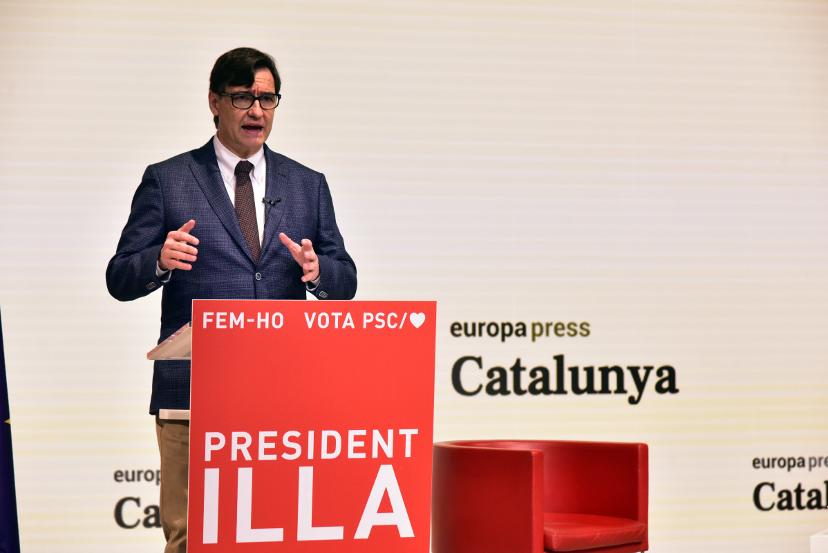 El que fuera ministro de Sanidad y actual candidato de PSC a la Presidencia de la Generalidad de Cataluña, Salvador Illa, interviene en un Encuentro Digital de Europa Press, en Barcelona, Cataluña, (España), a 3 de febrero de 2021.