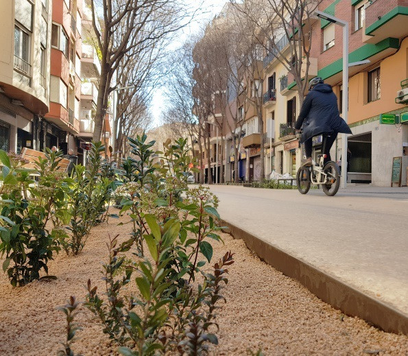 Tramo de la calle Gran de Sant Andreu reformado por el Ayuntamiento de Barcelona.
