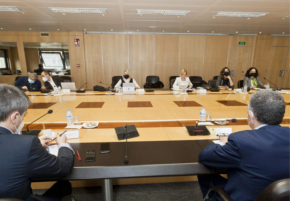 El secretario de Estado de la Seguridad Social y Pensiones, Israel Arroyo, durante la reunión mantenida con los agentes sociales y los representantes de las principales organizaciones de autónomos.