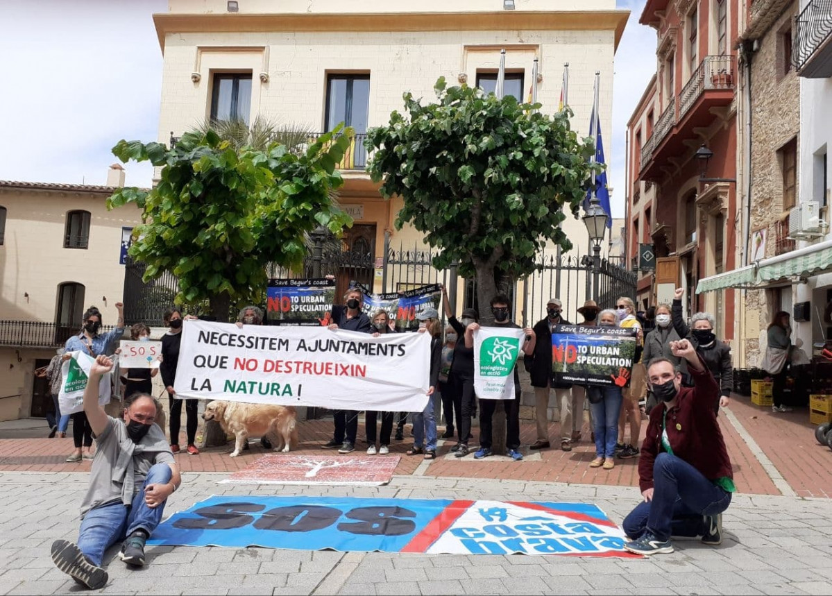 Protesta de Ecologistes en Acció de Catalunya en Begur (Girona)