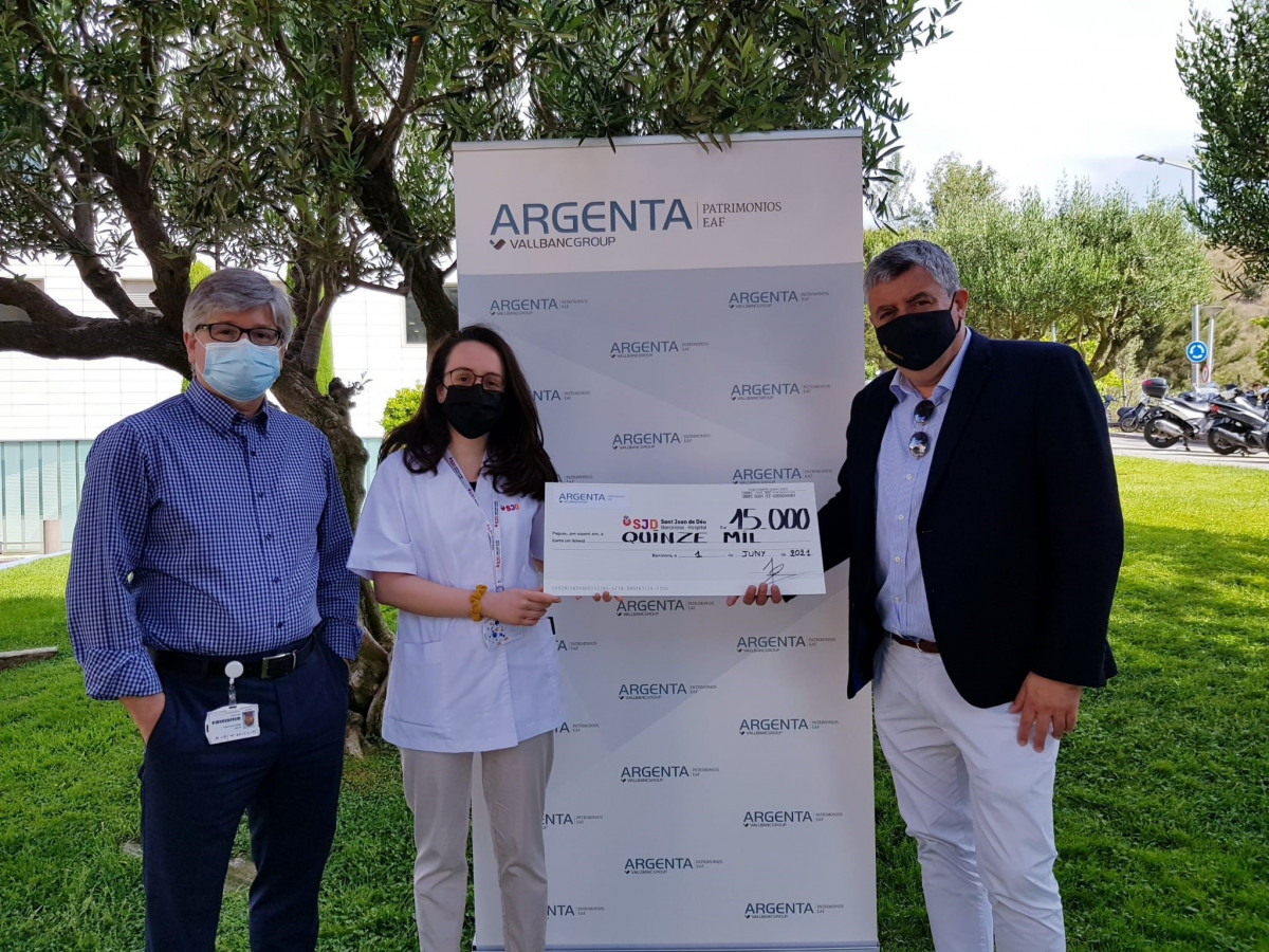 Imagen de la donación de Argenta Patrimonios Vall Banc Group al Hospital Sant Joan de Déu