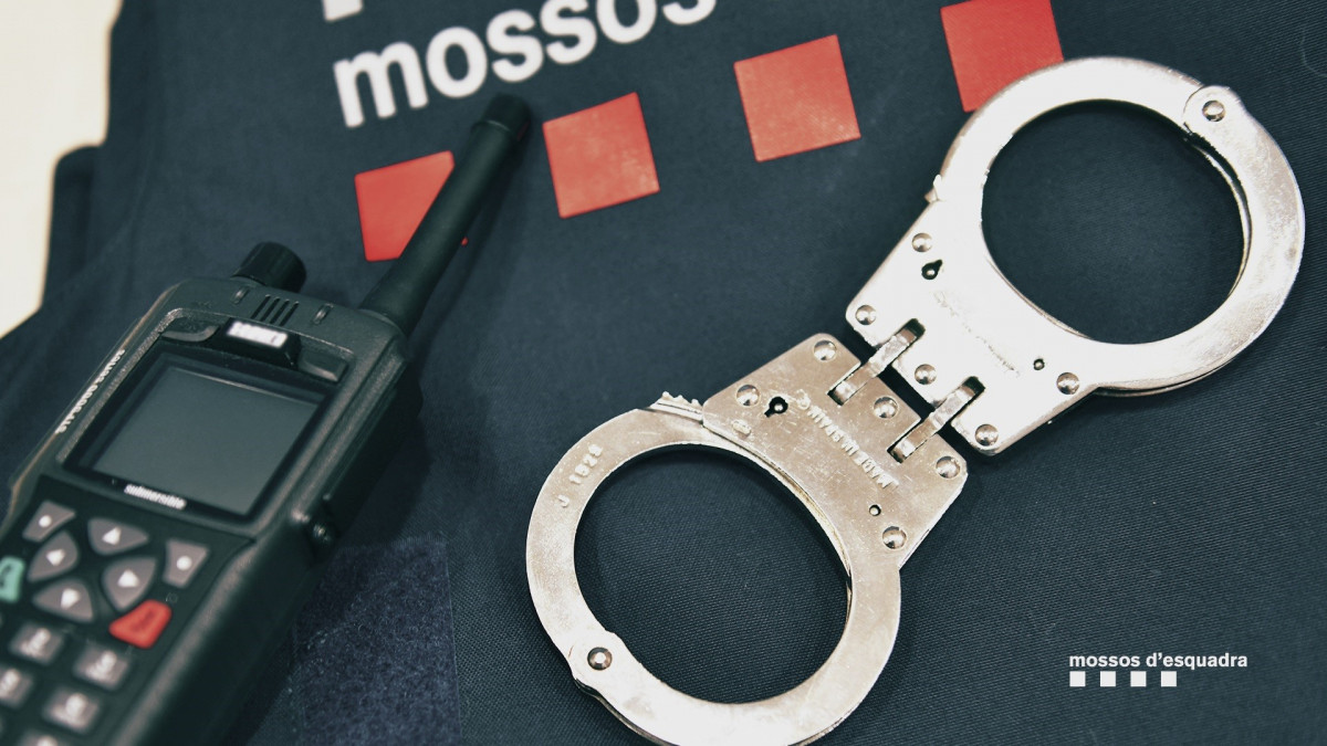 Archivo - Archivo - Material de los Mossos.