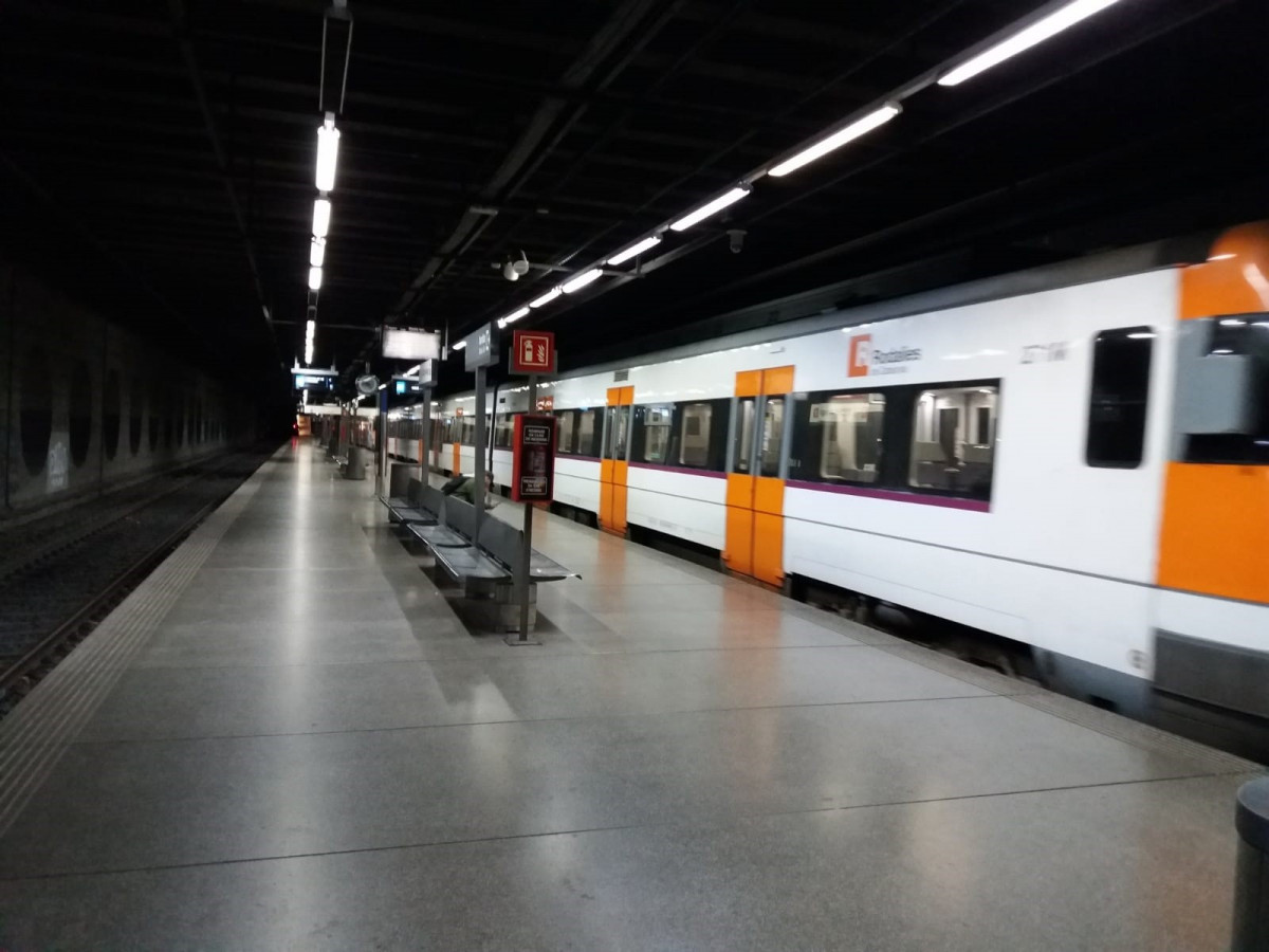 Archivo - Estación del Clot de Rodalies de Catalunya durante el estado de alarma decretado por el coronavirus