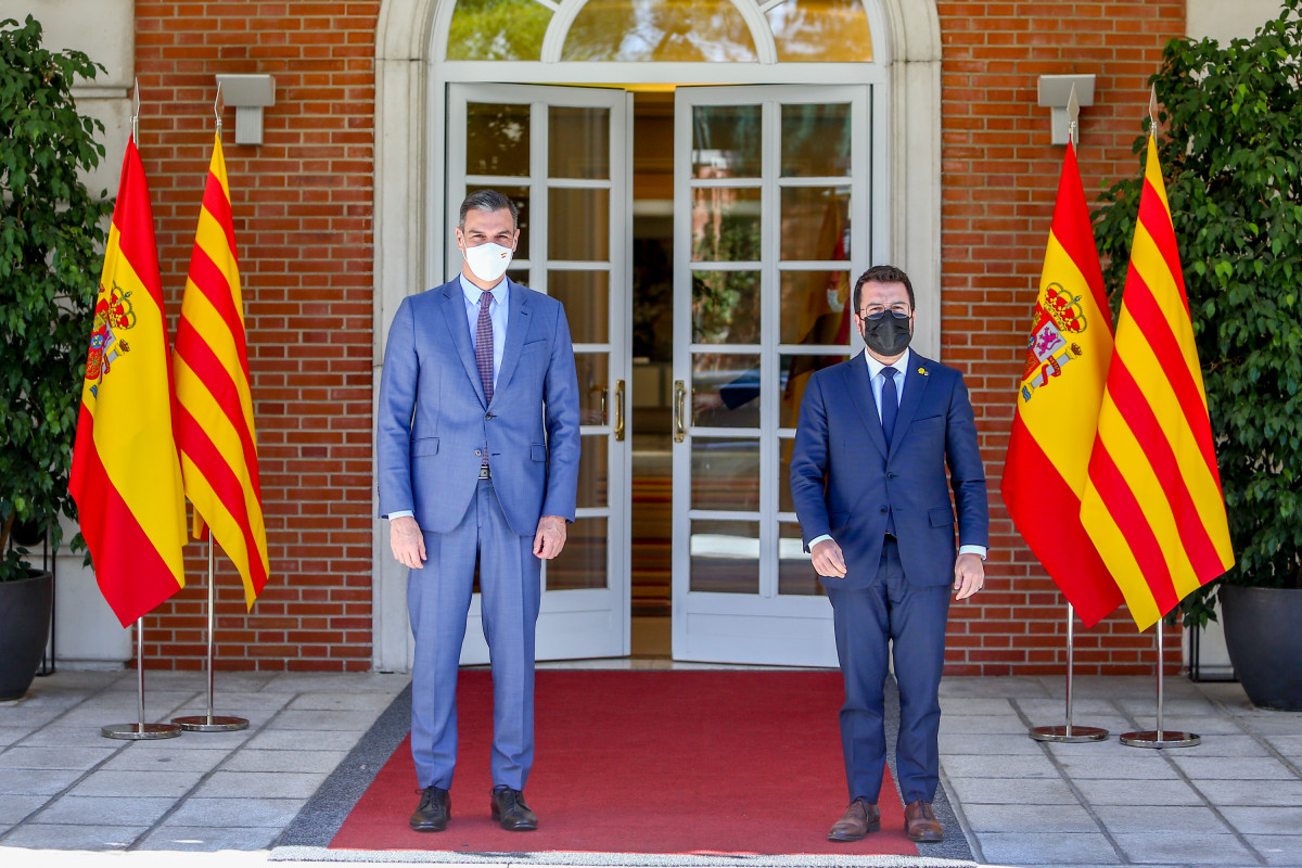 EuropaPress 3815866 presidente gobierno pedro sanchez recibe palacio moncloa president