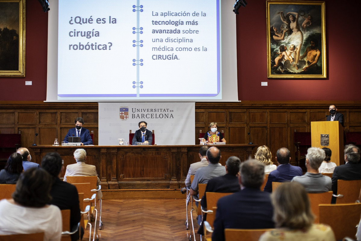 UB, Hospital de Bellvitge y ABEX crean la primera cátedra de cirugía robótica en Catalunya