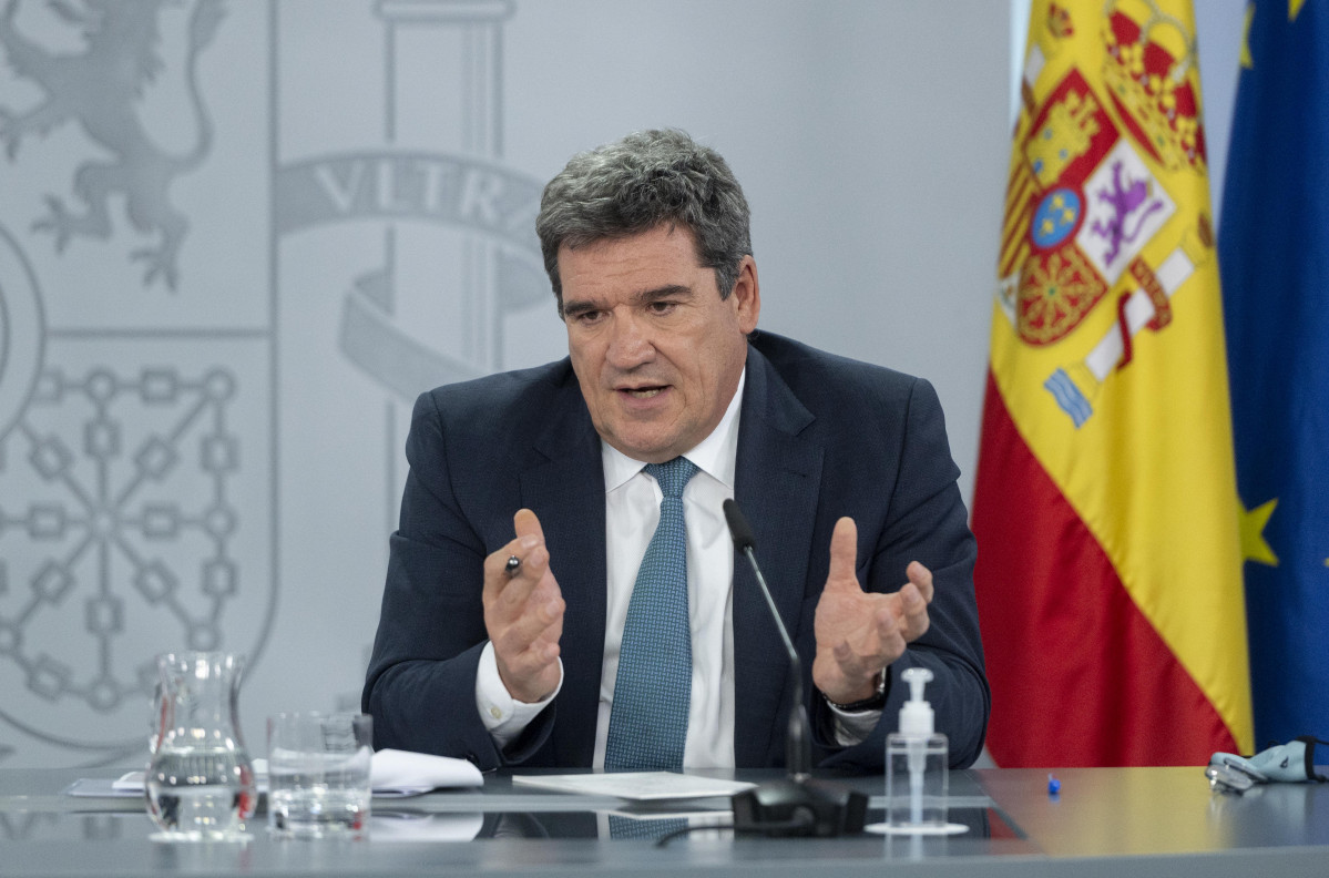 El ministro de Inclusión, Seguridad Social y Migraciones, José Luis Escrivá, comparece en una rueda de prensa posterior al Consejo de Ministros celebrado en Moncloa, a 28 de septiembre de 2021, en Madrid, (España).