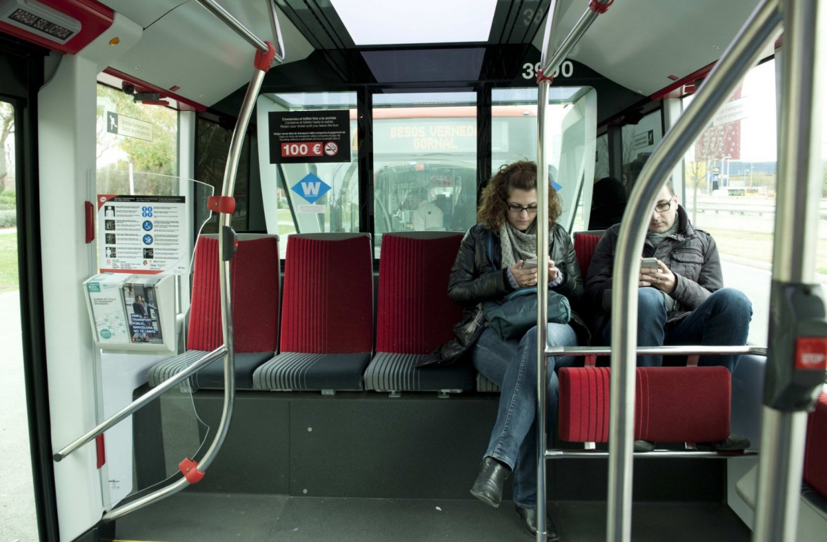 Arxiu - Interior d'un bus de TMB a Barcelona (ARXIU)