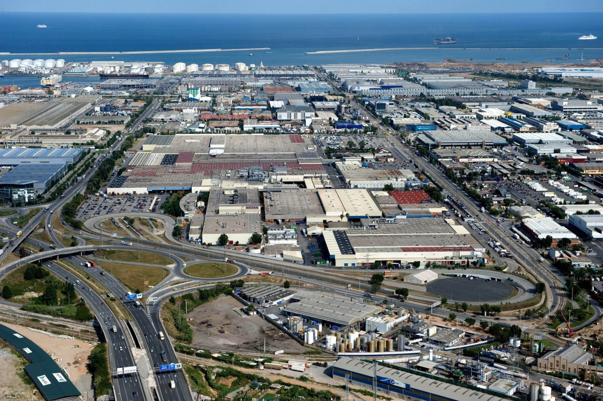 Archivo - Vista aérea de las instalaciones de Nissan en la Zona Franca de Barcelona.