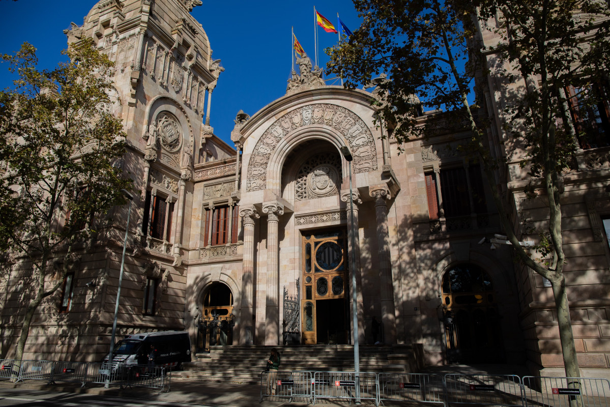 Archivo - Fachada de la Audiencia de Barcelona