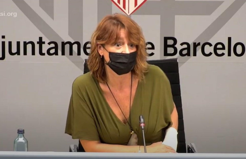 Archivo - La tercera teniente de alcalde de Barcelona, Laia Bonet, en una rueda de prensa. - Archivo