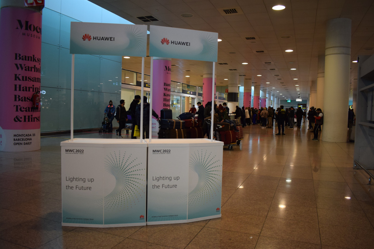 Stand de Huawei en el Aeropuerto de Barcelona-El Prat.