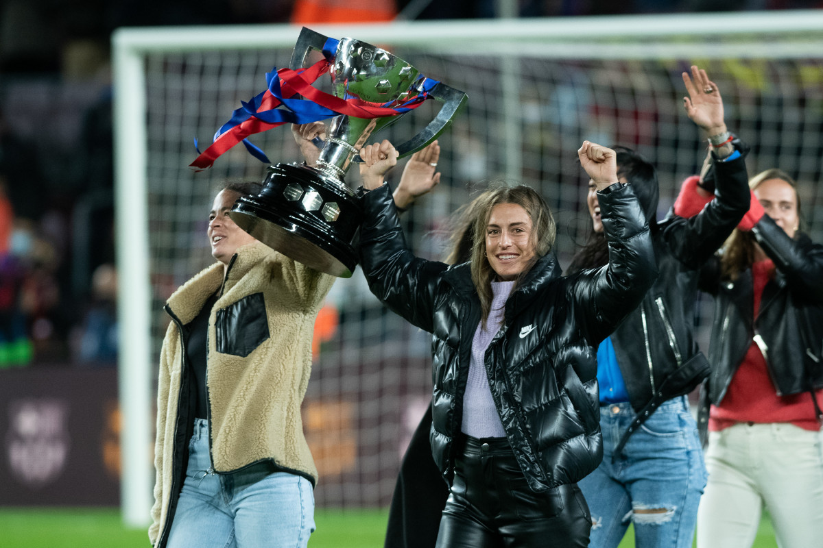 EuropaPress 4313033 alexia putellas of fc barcelona and teammates shows the spanish women
