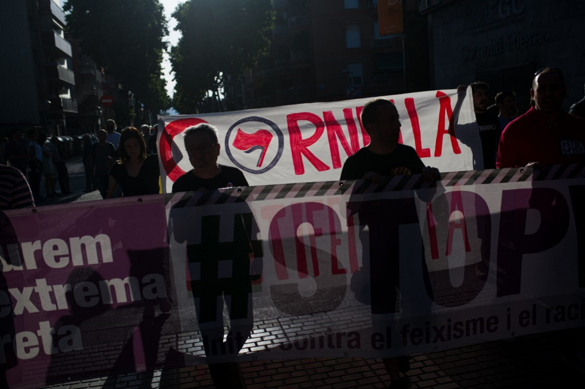 EuropaPress 4492725 protesta contra acto lider vox santiago abascal cornella llobregat