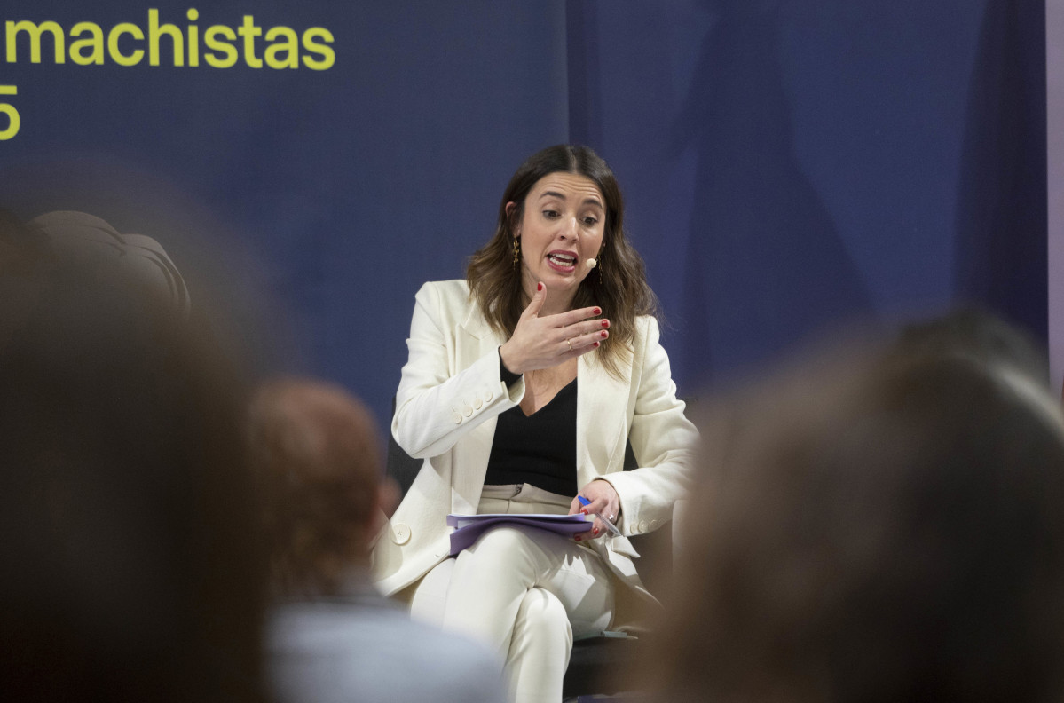 La ministra de Igualdad, Irene Montero, interviene en la presentación de la Estrategia Estatal para combatir las Violencias Machistas 2022-2025, en el Ministerio de Igualdad, a 17 de enero de 2023, en Madrid (España).