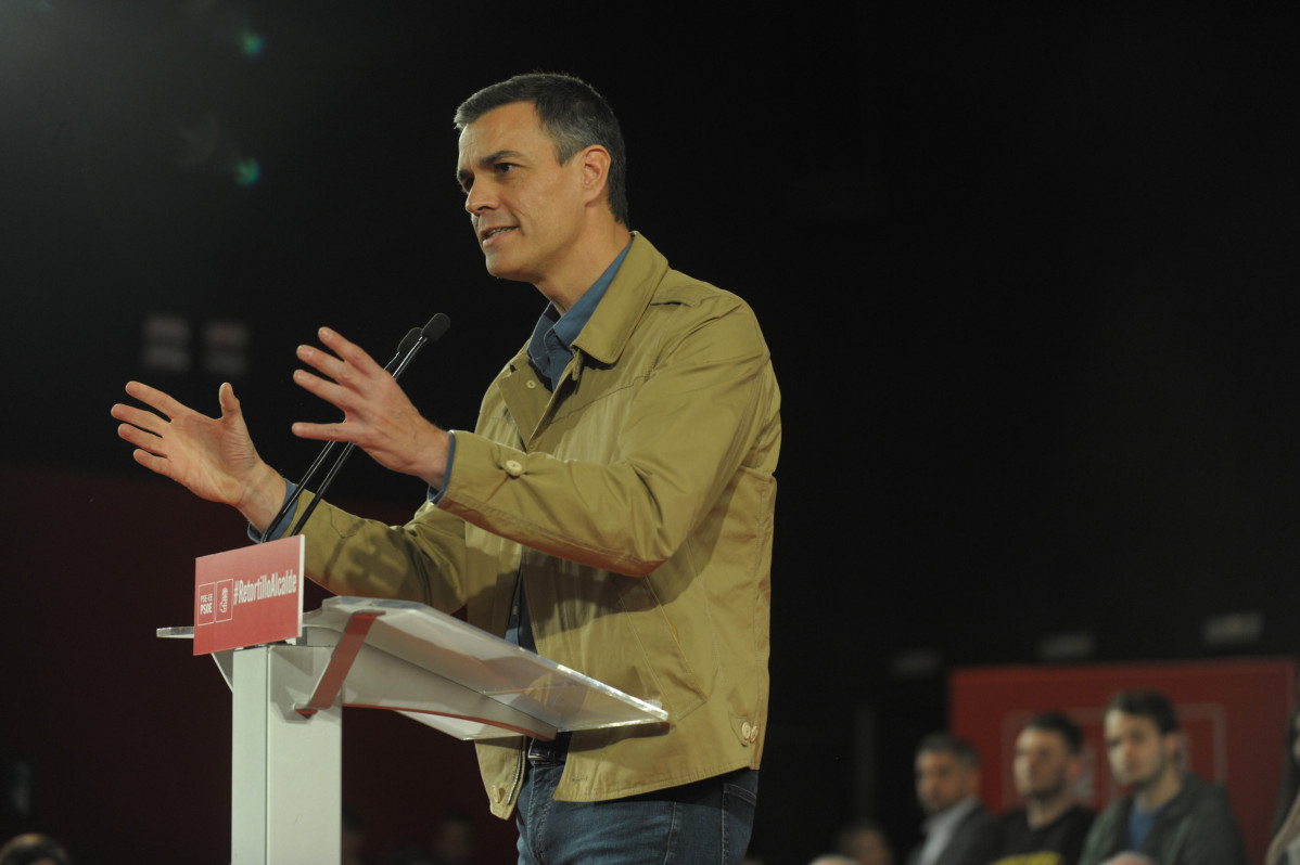 Archivo - El presidente del Gobierno, Pedro Sánchez, participa en el acto de presentación de la candidatura a la alcaldía de Barakaldo (Vizcaya) de Alfredo Retortillo.